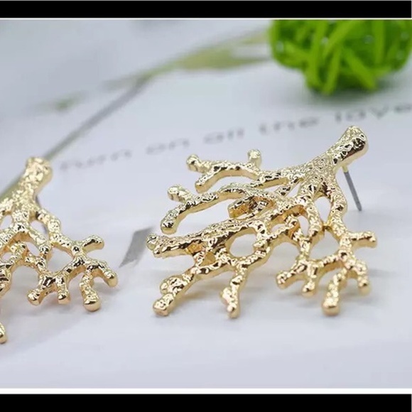 Coral Statement Earrings  - Gold  NWT - Picture 5 of 6